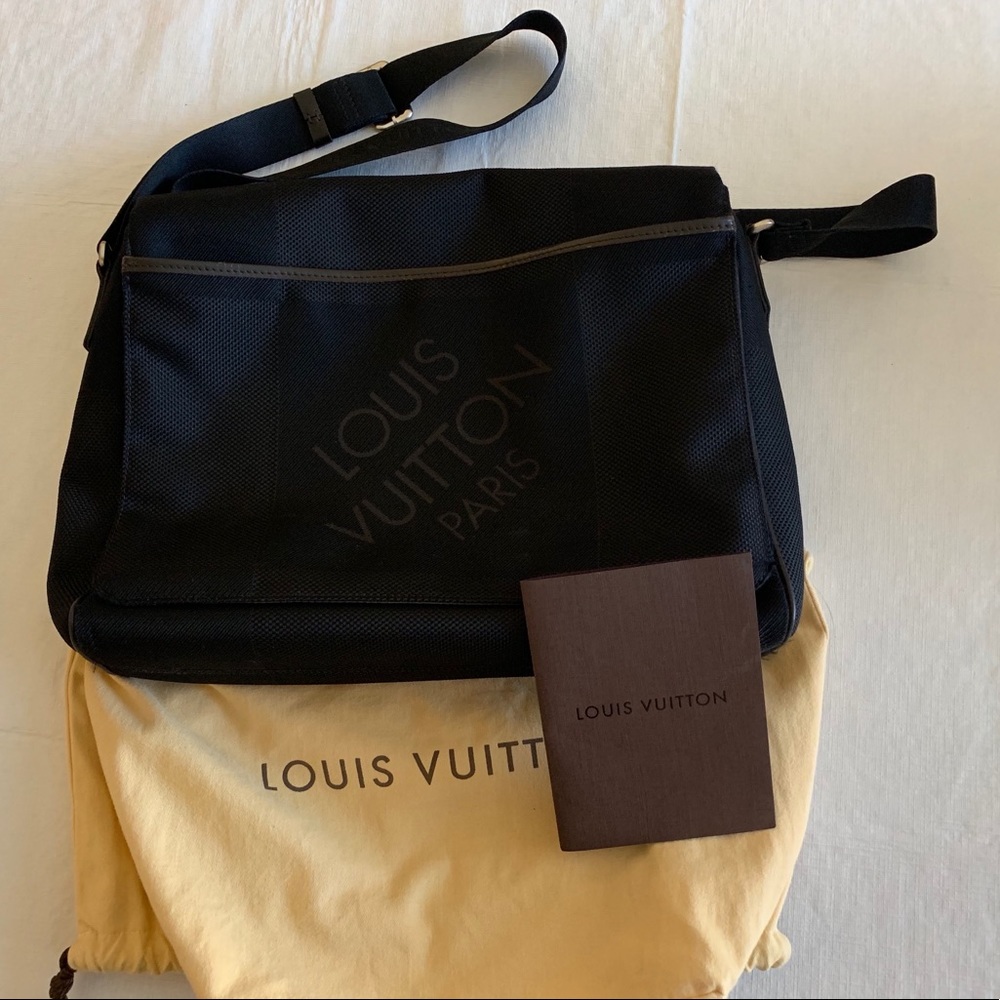 Louis Vuitton Damier Geant Messenger Bag